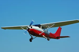 Lot samolotem Cessna 172 - 1-3 os - do 15/30 min lotu (Rodzinny lot)